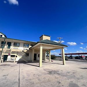 Oyo Garden Inn And Suites Pearsall I-35 East